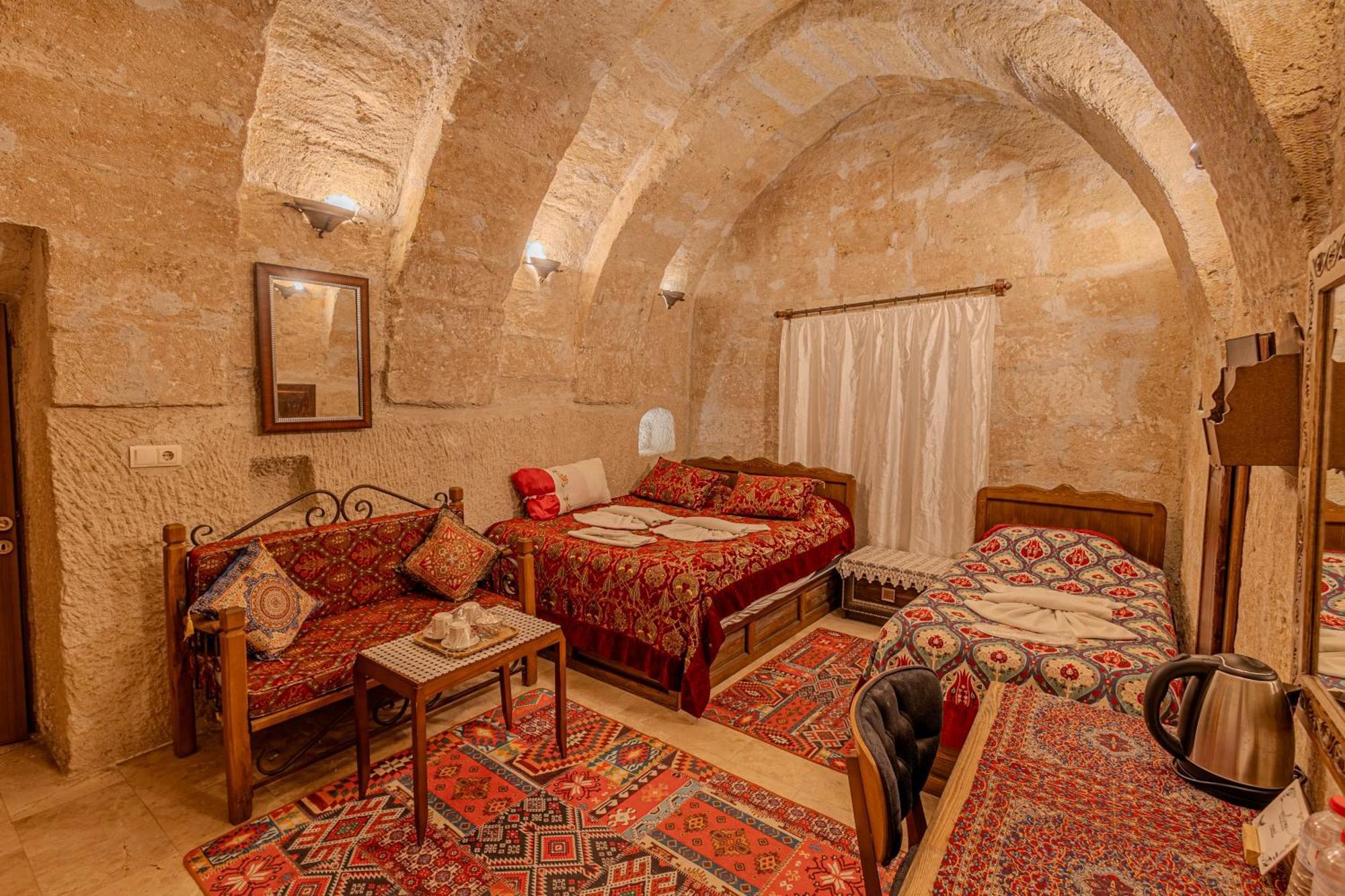 Valley Cave House 2*