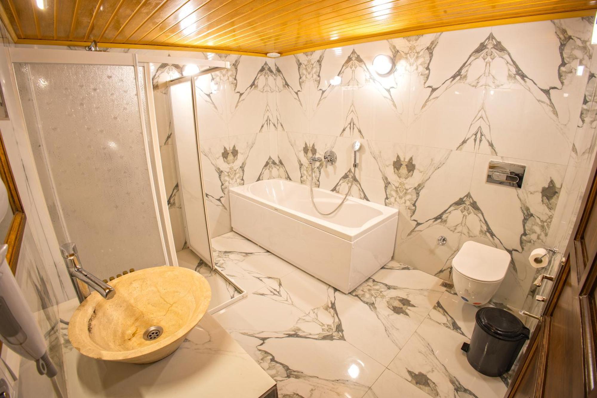 Hotel Valley Cave House 2*